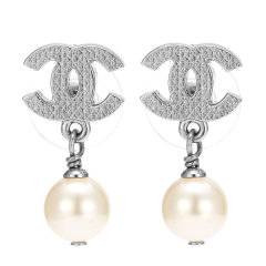 CHANEL(香奈儿) 银色双C logo珍珠挂饰耳钉